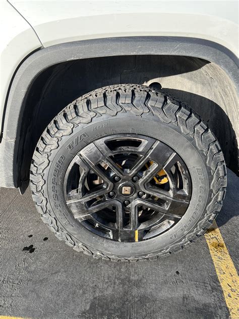 BFG KO2 - 275/65r20 tires installed on my R1T | Rivian Forum - R1T R1S ...