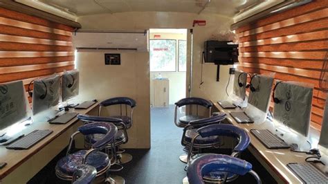 Computer Lab Bus 的图像结果