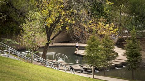 Buffalo Bayou Park: A Big Public Space with Planting Strategy