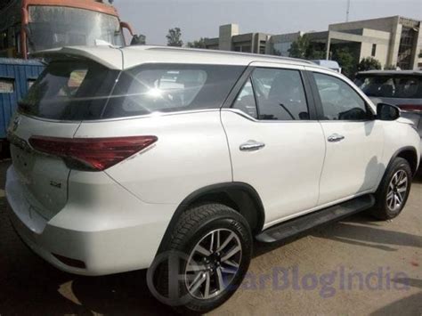 New 2016 Toyota Fortuner Prices Start at INR 25.92 lakhs! » Car Blog India