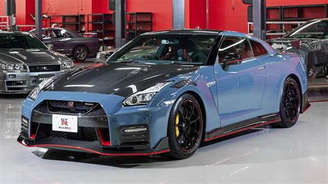Nissan GT-R Nismo Special Edition Brings Exposed Carbon Fiber Hood ...