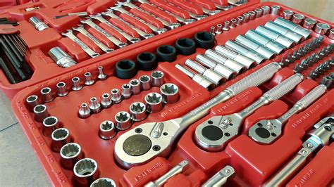 Hi-Spec 67 Piece Auto Mechanics Tool Kit Set. DIY Car, Garage ...