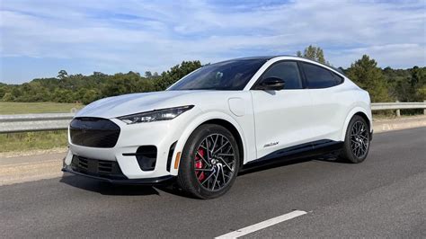 How The Tesla Roadster 2.0 Will Be Different From Mainstream Electric ...