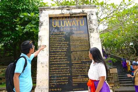 Uluwatu Temple Guide 2025: History, Meaning, How to Visit, Things to Do & More - Kura-Kura Blog