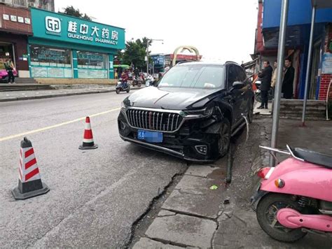 柳州一男子驾车刮碰出租车后，连撞3名行人|南国早报网-广西主流都市新闻门户