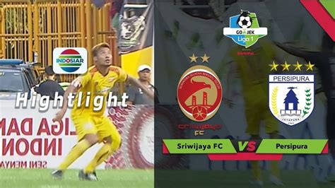 OOO! Back Header Hamka Hamzah Hampir Jebol Gawang Persipura | Go-Jek ...