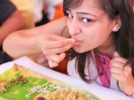 खानपान के अजीब रिवाज: यहां अच्छा मानते हैं मुंह से आवाज निकालना, तो ...
