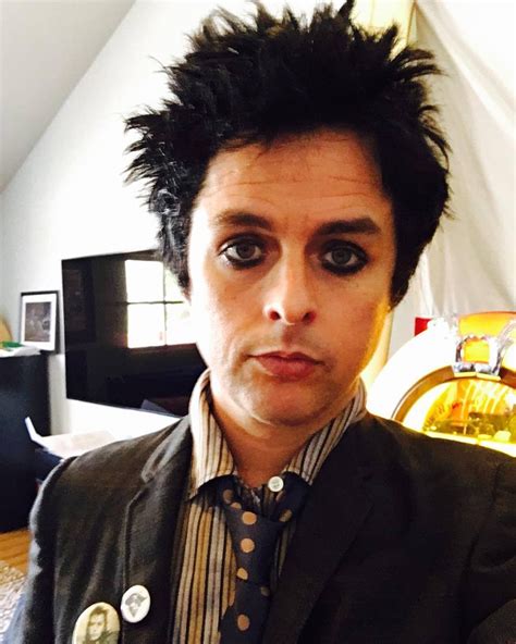 Billie Joe Armstrong`s height, weight, age and vegetarian secrets