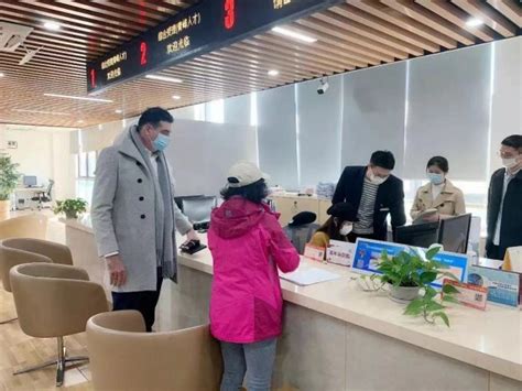 江苏吴江外籍高管获颁上海市海外人才居住证，长三角示范区实现高端人才互认|界面新闻