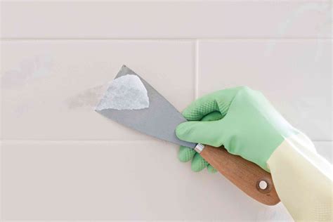 How to Remove Paint From Tile: 4 Ways