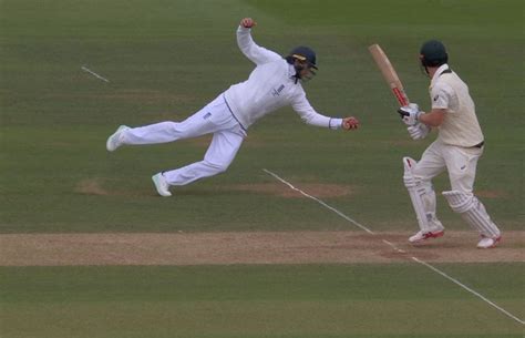[Watch] Joe Root plucks a stunning reflex catch to get rid of Travis Head