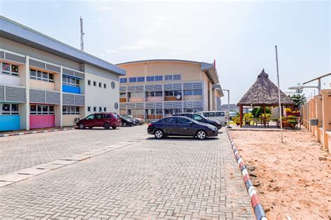 光环学校Lekki拉各斯尼日利亚 库存图片. 图片 包括有 西方, 专用, 前面, 学校, 拉各斯, 尼日利亚 - 143167475