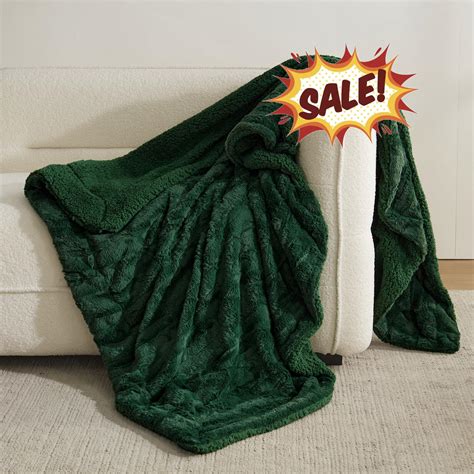 Amazon.com: COZYART Dark Green Faux Fur Sherpa Throw Blanket for Couch ...