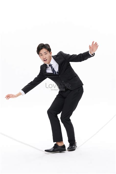 Business Men Walking in Line 的图像结果