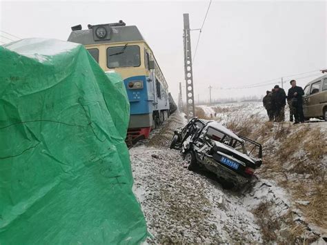 土耳其发生火车与小客车相撞事故[组图]_图片中国_中国网