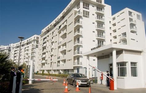 https://housing-images.n7net.in/4f2250e8/c04b0014ce0a31aef9339865d157b39b/v0/large/vatika_city-sector_49_gurgaon-gurgaon-vatika.jpeg