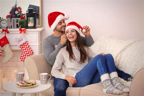 25 Cute, Romantic Christmas Date Ideas For Couples