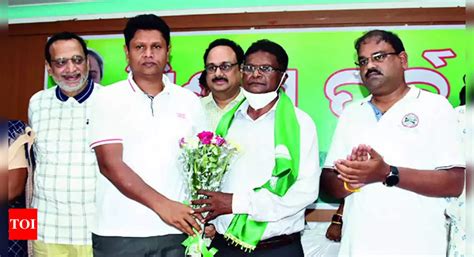 Kotpad: Former Congress MLA from Kotpad joins BJD | Bhubaneswar News ...