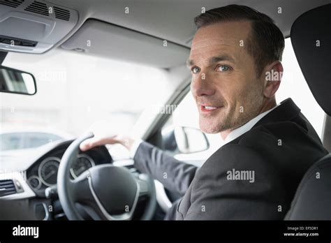 Businessman Running towards Camera 的图像结果