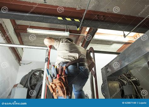 How Much Does An Elevator Mechanic Make An Hour at James Kornweibel blog