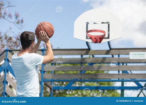 Step Over Dunk Basketball 的图像结果