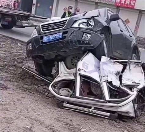 情况通报：河南漯河发生一起交通事故致1死28伤，肇事逃逸司机已被控制！_腾讯新闻