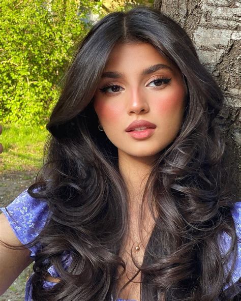 RASHAN MH on Instagram: "🤍🧚‍♂️ 🧚🏽‍♀️" | Blowout hair curls, Blowout ...