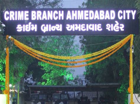 Ahmedabad Crime Branch busts counterfeit currency racket: ₹2.38 Crore ...