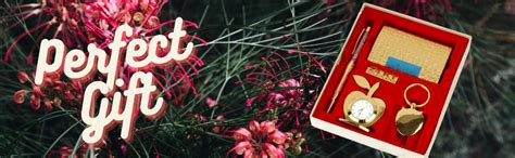 Lavanaya Silver - Gold Plated Gift Set Pen, Visiting Card Holder, Clock ...