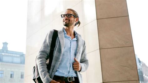 Nice Suit Man 的图像结果