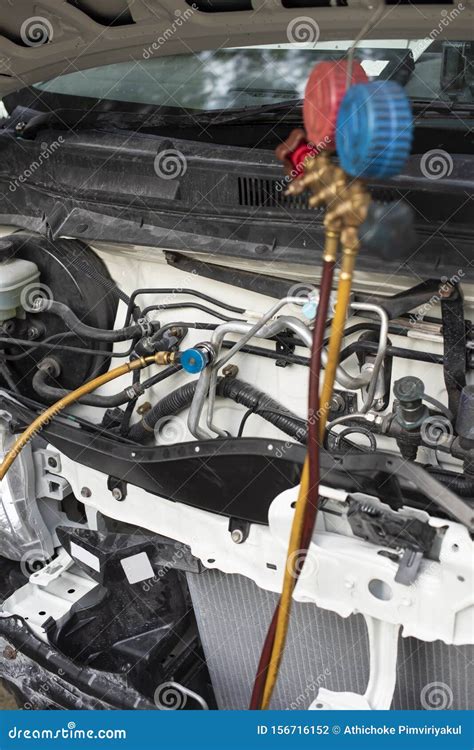 Checking Car Air Conditioning System: Refrigerant Recharge, Connecting ...