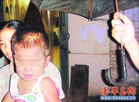 1岁婴儿雨夜被抛弃续:父母悔恨要领回亲生女_新闻中心_新浪网