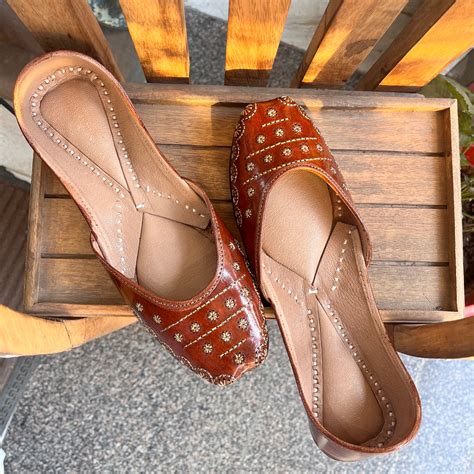 Jutties Maker - Premium Custom Jutties & Handcrafted Footwear Online ...