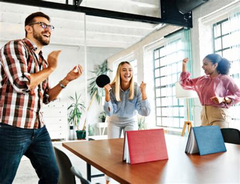 Having Fun at Work 的图像结果