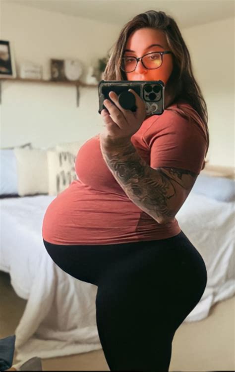 hairy armpits + huge pregnant belly = HOTTEST body ever