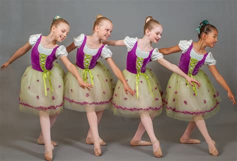 Ballet CAHA Russian Class 的图像结果