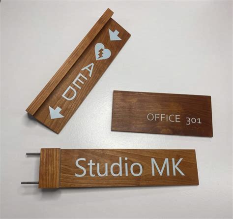 Building Directional Signage 的图像结果