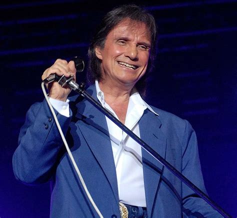 Roberto Carlos supera sertanejo em audiência na Globo