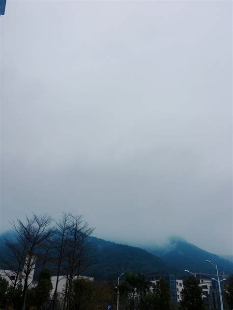 水光潋滟晴方好山色空蒙雨亦奇的意思-解历史