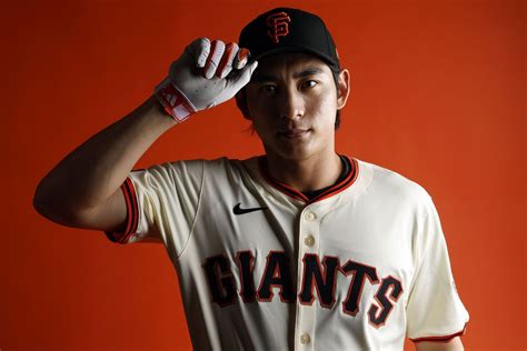 WATCH: Giants fan offers to return Jung Hoo Lee's first home run ball ...