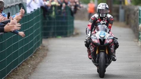 IOMTT 2017: Michael Dunlop blazes to victory in Supersport Race 1 ...