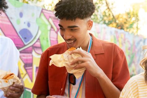 Young adults having block party | Free Photo