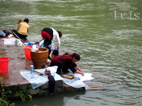 村头洗衣的大妈和女人们-中国摄影在线-中国互联网品牌50强