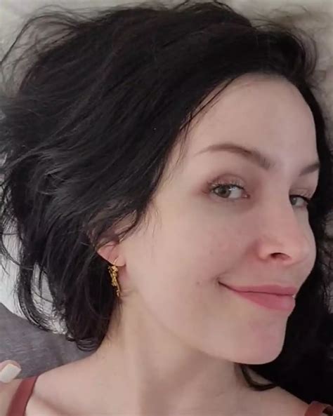 Top earning OnlyFans star who earns $100,000 a month admits only showering 37 times last year