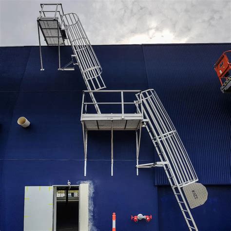 Angled caged rung ladders RL30 - All Safe Height Safety