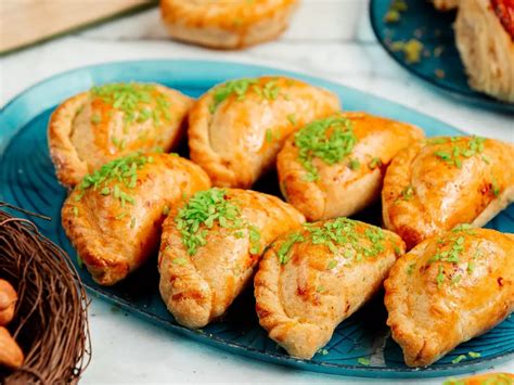 Holi without gujiya, malpua, or dahi vada is incomplete, right? Experts ...