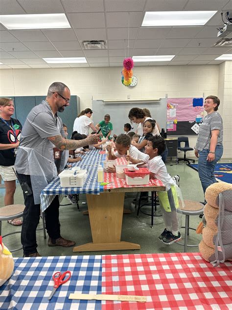 Bread making with kindergarteners from Tuscarora and Carroll Manor ...
