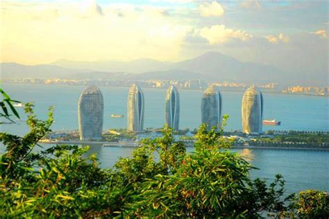 2024作为海南三亚一个唯一能够观赏整个三亚市的全景是登高望海和观看日出日落的制高点，也是俯瞰三亚市全..._鹿回头风景区-评论-去哪儿攻略