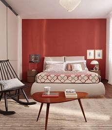 tappezzeria da parete una da letto con la parete dietro la testata rossa tappezzeria da parete una da letto con la parete dietro la testata rossa