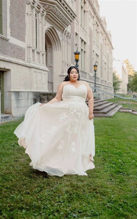 Boho Plus Size Wedding Dress with Off-the-Shoulder Sleeves